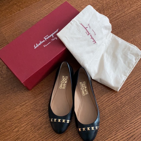 Ferragamo Black Flats - Picture 3 of 3
